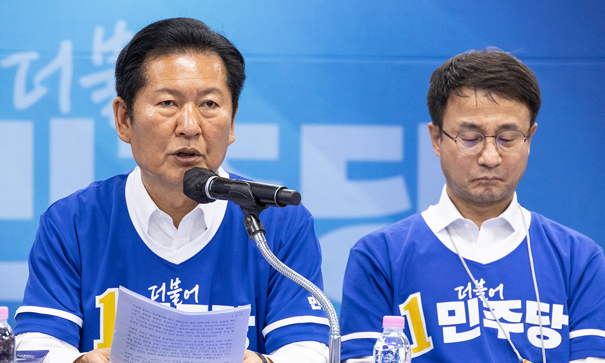 더불어민주당 정청래 총괄상임선대위원장이 25일 전북 정읍시 이학수 정읍시장 후보 선거사무소에서 열린 중앙선거대책위원회 회의에서 발언하고 있다. 연합뉴스