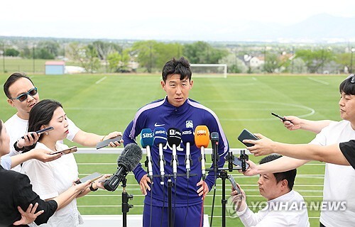 26일(현지시간) 오후 미국 유타주 헤리먼에 위치한 자이언스뱅크 트레이닝센터에서 축구 국가대표팀 손흥민이 인터뷰를 하고 있다.