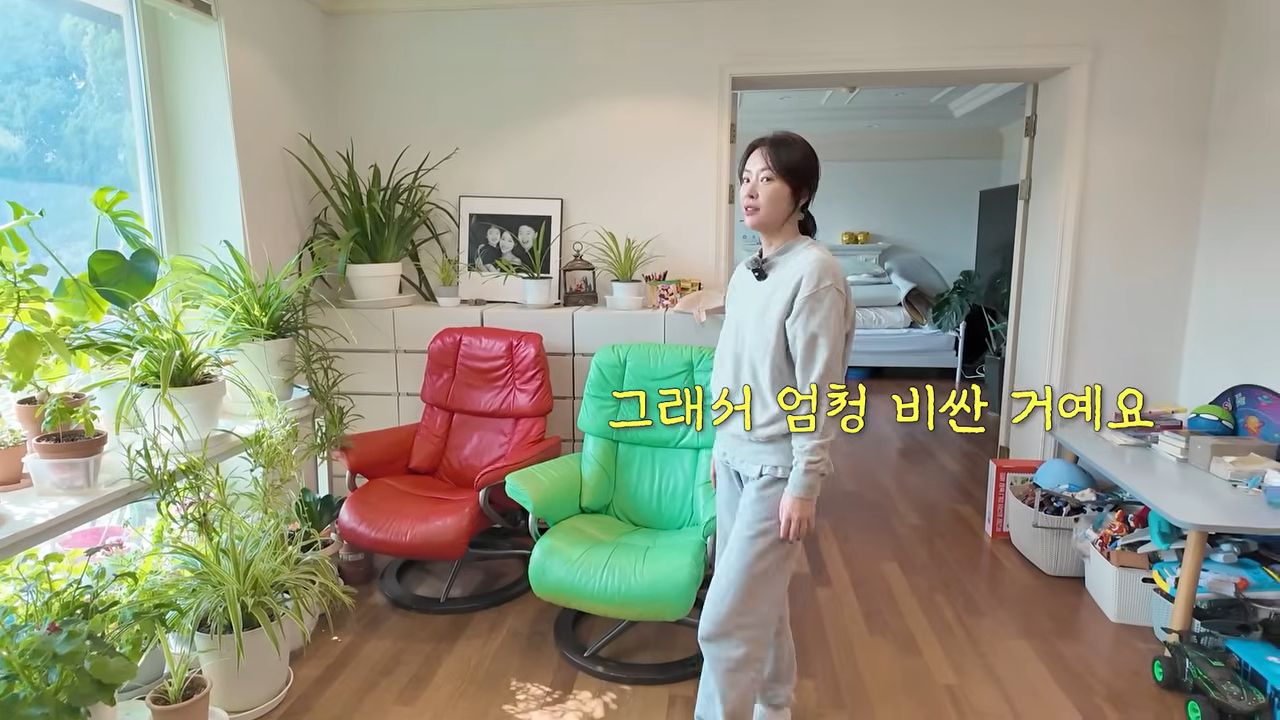황정음 유튜브 채널 캡처