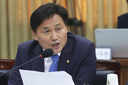 與 김영진 “朴 불러낸 국힘에 ‘남자 최순실’ 너무 많은 듯”