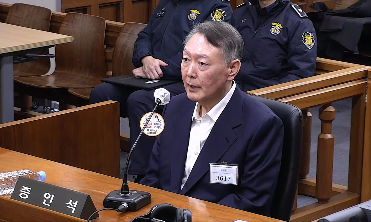 윤석열 전 대통령이 지난 2025년 11월 19일 서울 서초구 서울중앙지법에서 열린 내란방조, 위증 등 혐의 한덕수 전 국무총리 10차 공판에 증인으로 출석해있다. 서울중앙지방법원 제공