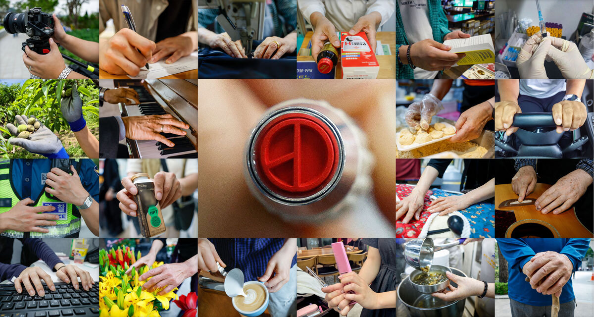 당신의 손으로 만드는 미래… 오늘부터 이틀간 사전투표 백합을 다듬는 손, 떡을 담는 손, 라떼 위에 무늬를 얹는 손, 약병을 건네는 손, 지팡이를 짚은 손, 다양한 손들이 한데 모여 있다. 29일부터 6·3 지방선거와 국회의원 재보궐 선거의 사전투표가 이틀간 전국에서 진행된다. 6월3일 본 투표까지 직업도, 나이도 다른 손들이 모여 소중한 한 표를 행사한다. 각자의 자리에서 각자의 일을 하던 손이, 오늘만큼은 우리의 일꾼을 뽑는 하나의 손이 된다. 최상수·유희태 기자