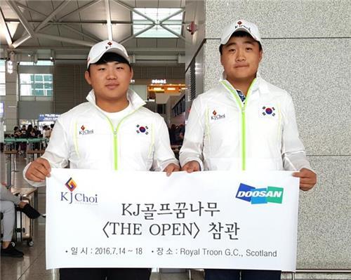 2016년 최경주 재단의 후원으로 디 오픈 대회장을 찾은 김민규(오른쪽). 최경주 재단