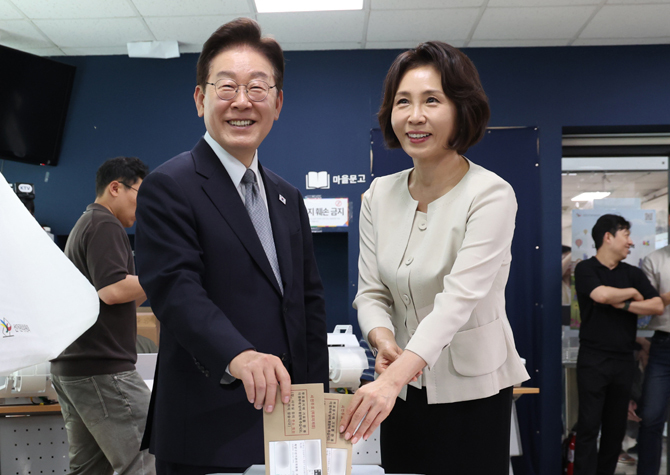 李 “투표 포기, 나와 가족의 삶을 망치는 자들에게 기회 주는 것”