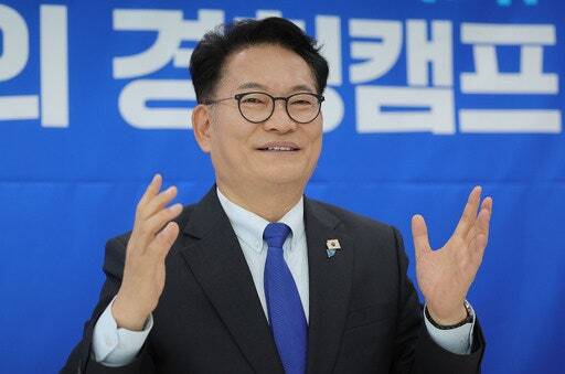 인천 연수갑 국회의원 보궐선거에 출마한 더불어민주당 송영길 후보가 지난 12일 사무실에서 세계일보와 인터뷰를 하고 있다. 인천=이재문 기자