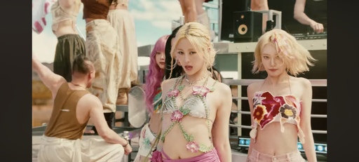 르세라핌 '붐팔라' 퍼포먼스 비디오. 사진 = 쏘스뮤직 제공