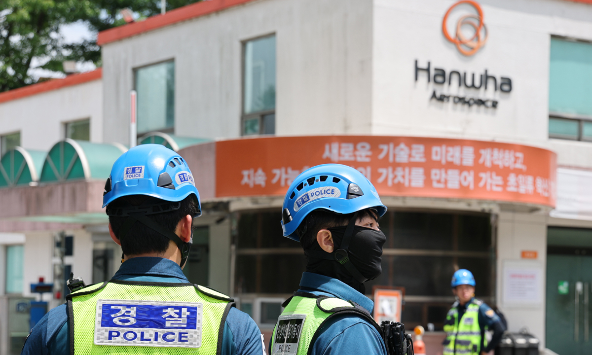 1일 오전 10시59분께 대전 유성구 외삼동 한화에어로스페이스 대전사업장에서 발생한 화재로 7명의 사상자가 발생, 경찰이 주변을 통제하고 있다. 뉴스1