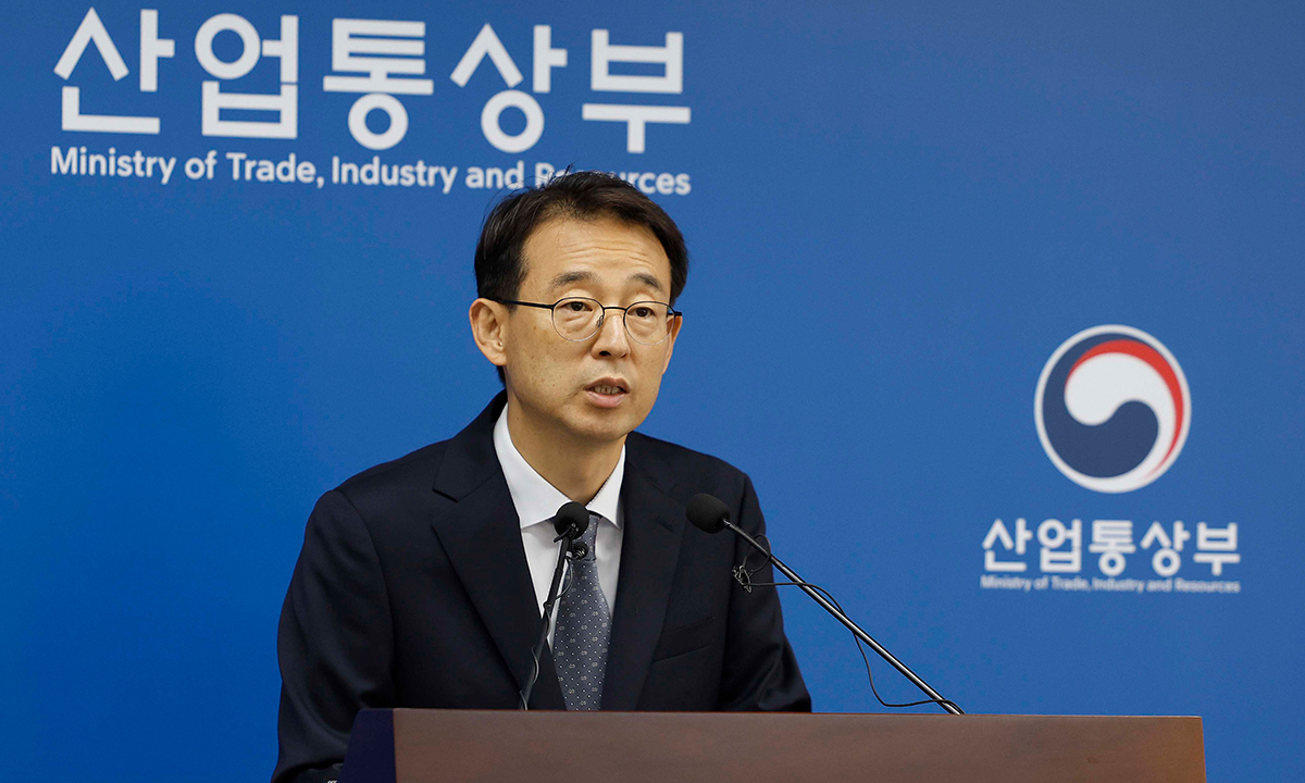 강감찬 산업통상부 무역투자실장이 1일 정부세종청사 산업부 기자실에서 5월 수출입 동향 브리핑을 하고 있다. 산업통상부에 따르면 5월 수출은 전년 동월 대비 53.2% 증가한 877억 5000만 달러를 기록했다. 이는 역대 월간 수출 가운데 최대 실적이다. 수입은 20.8% 증가한 608억 달러, 무역수지는 269억 5000만 달러 흑자를 기록했다. 산업통상부 제공