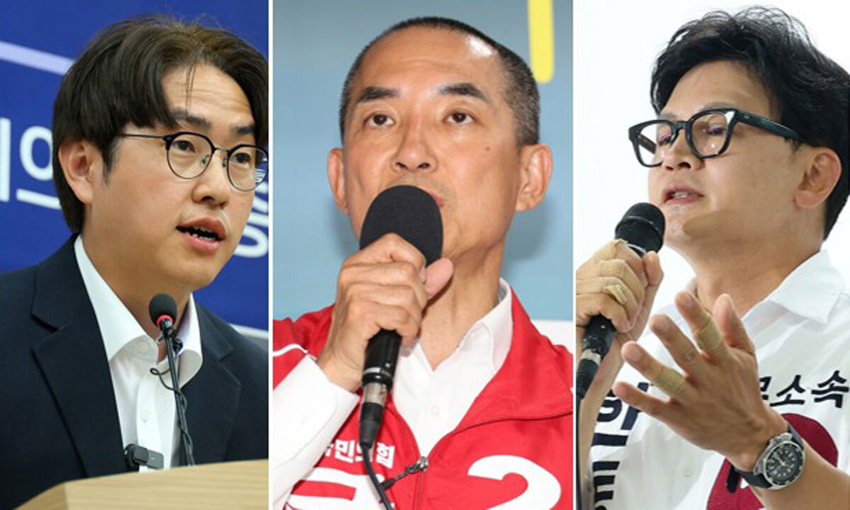 부산 북갑 국회의원 보궐선거에 출마한 더불어민주당 하정우 후보(왼쪽부터), 국민의힘 박민식 후보, 무소속 한동훈 후보가 1일 부산 연제구 부산시의회와 선거사무소에서 기자회견을 갖고 있다. 연합뉴스