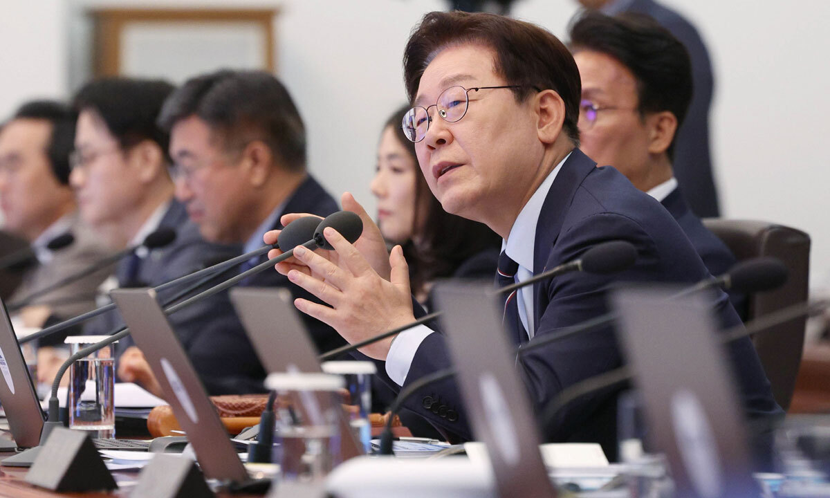이재명 대통령이 2일 청와대에서 열린 국무회의 겸 비상경제점검회의에서 발언하고 있다. 뉴스1