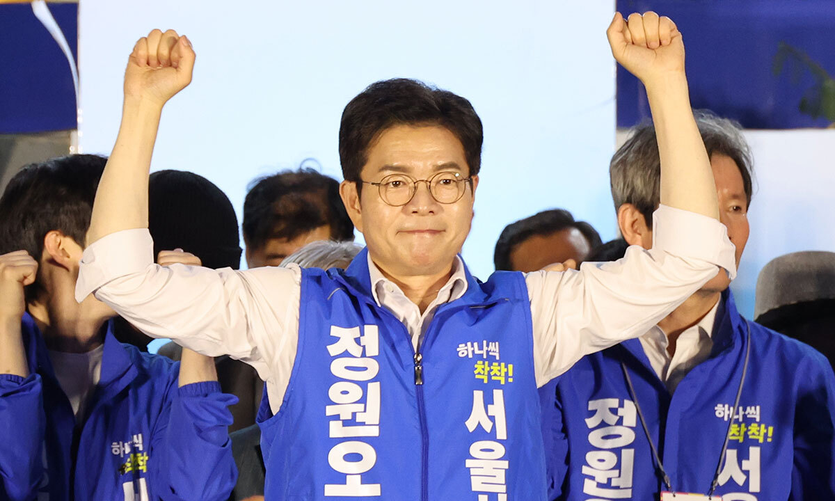 마지막까지 표심 잡기 6·3 지방선거를 하루 앞둔 2일 서울시장 후보들은 공식 선거운동이 끝나는 밤 12시까지 서울 전역을 누비며 막판 표심 잡기에 나섰다. 더불어민주당 정원오 후보가 2일 서울 중구 청계광장에서 열린 마지막 집중유세에서 선거 승리를 다짐하고 있다. 뉴시스·뉴스1