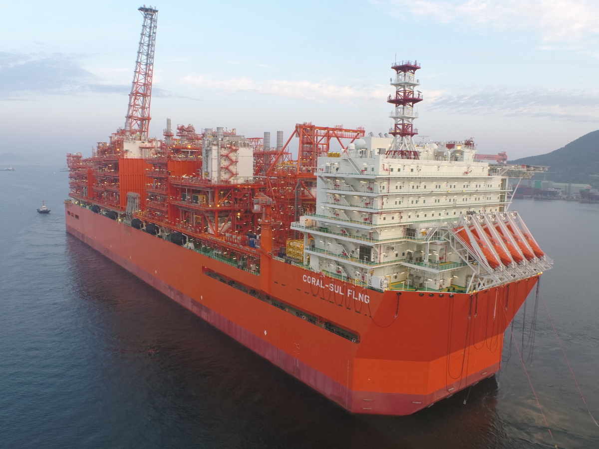 삼성중공업이 건조한 대형 부유식 액화천연가스 생산설비(FLNG). 국토부 제공