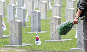 與 "자주국방 토대 위 안보 구축"… 野 "정부 안보 불감증 감시"