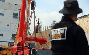 ‘74명 사상’ 대전 안전공업 화재 원인 규명 속도…발화지점 추정 동관 천장 첫 합동 감식
