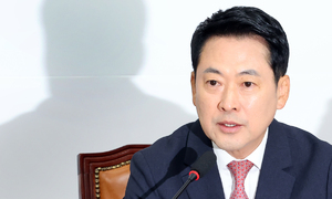 국힘 지지율 급등에 張거취 복잡…"결단해야" vs "선관위 집중"