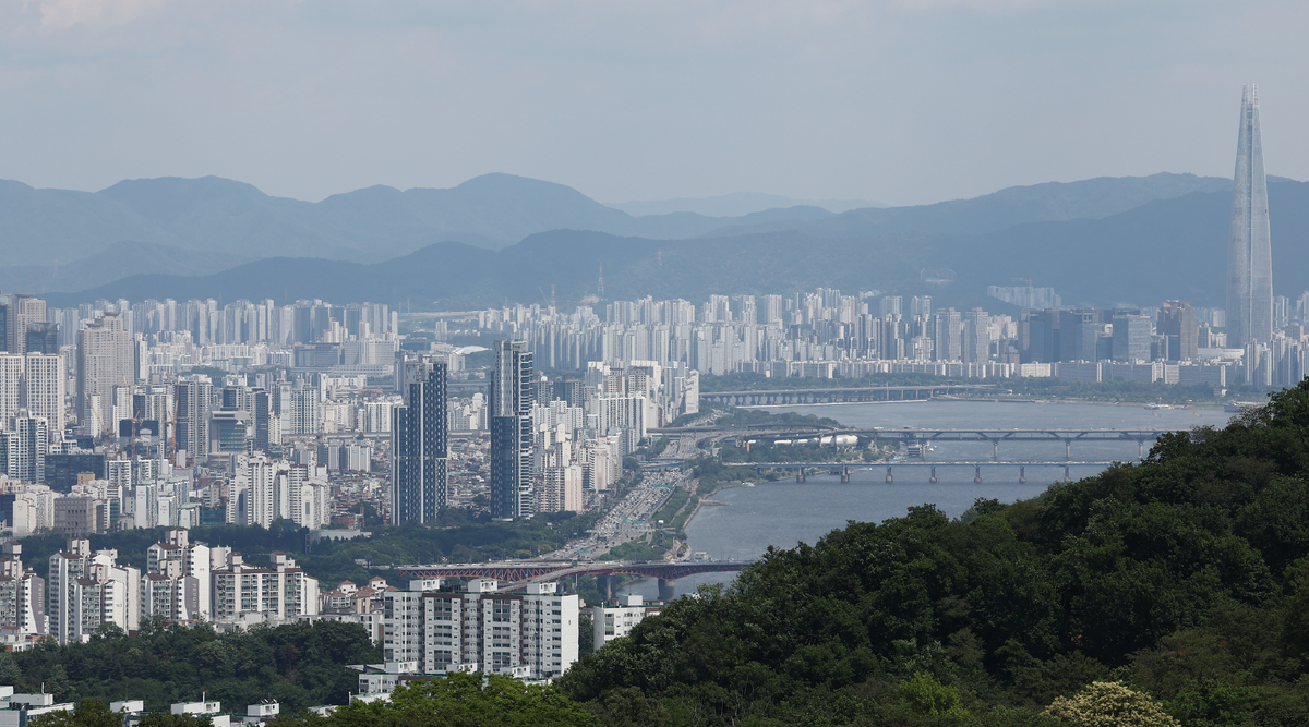 남산에서 바라본 서울 시내 아파트 모습.