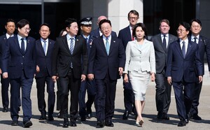 靑 “순방 환송 최소화”에 鄭 빠지고 金은 배웅… ‘명픽’ 정해졌나