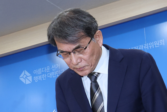 ‘투표용지 부족 사태’ 노태악 전 선관위원장 출국금지
