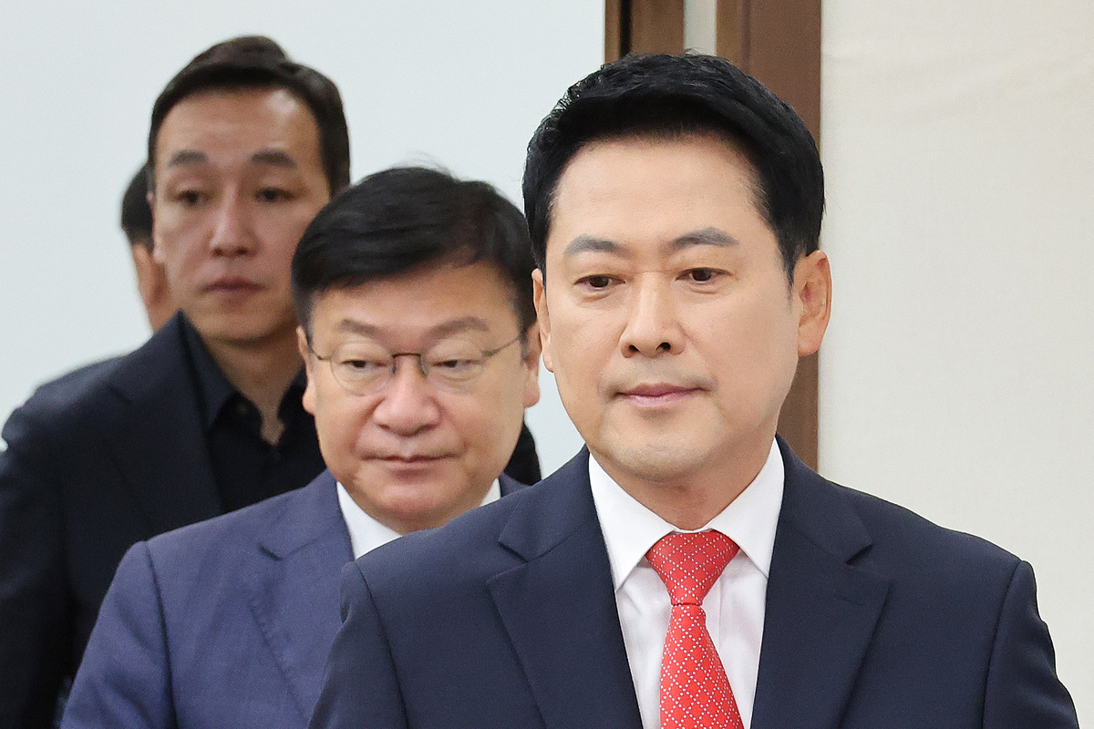 ‘퇴진론’ 정면 돌파하는 張…차주 의총에 명운 갈린다