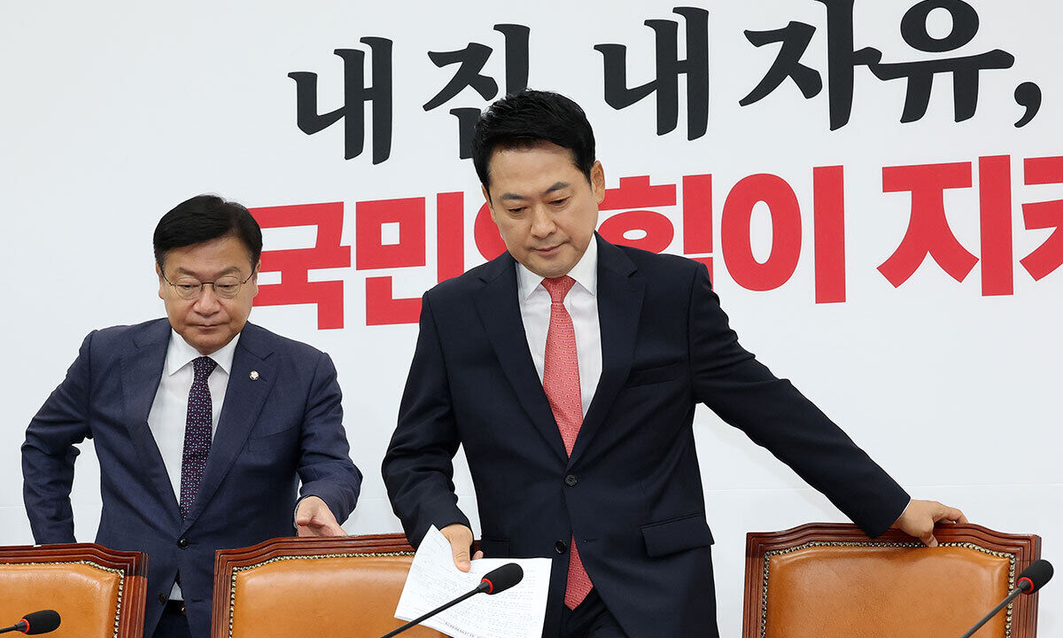 “좀비 지도부” vs “철부지”… 장동혁 사퇴론 또 공개 충돌