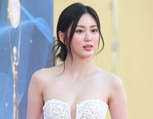 권은빈, 연예계 은퇴 선언… &${esc.h}34;껍데기에 불과했던 것들 뒤로 하고&${esc.h}34;