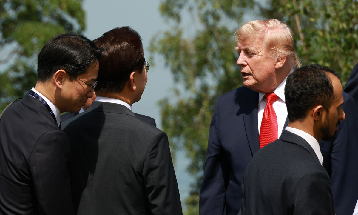 G7서 트럼프 만난 李 “북한 문제 평화적 해결 주도해달라”