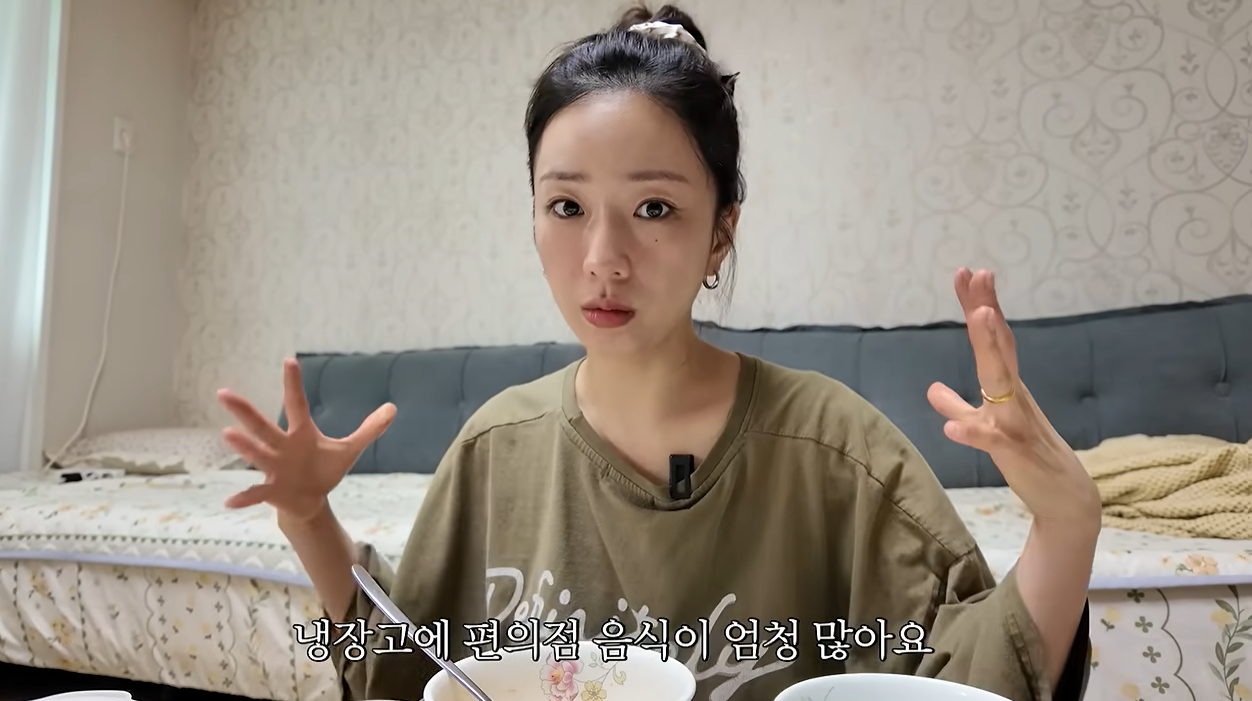 “냉장고에 편의점 음식이 많다” 윤보미, 가족 향한 애틋한 마음 공개
