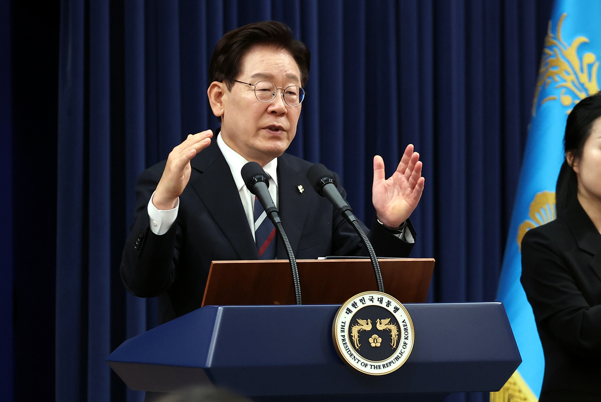 트럼프·교황 앞세워 대북 접근… 李의 승부수