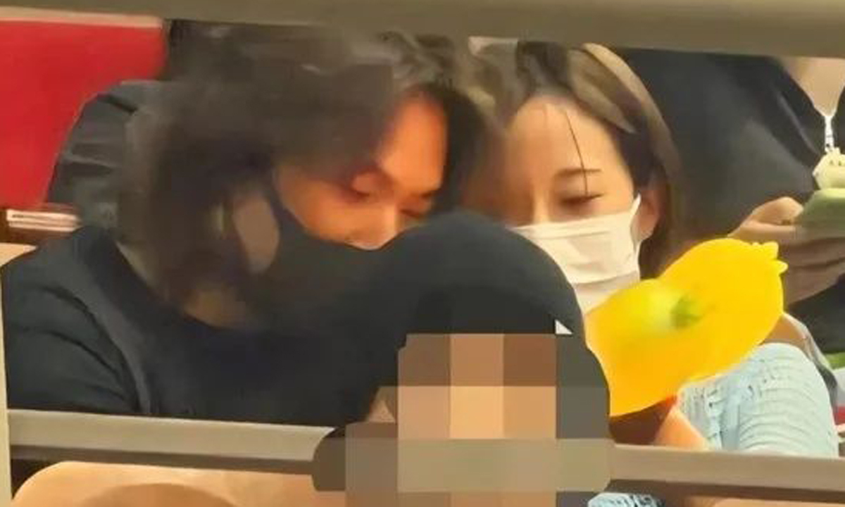 '얼굴 맞댄' 대성·허영지…콘서트 현장 포착에 팬들 술렁