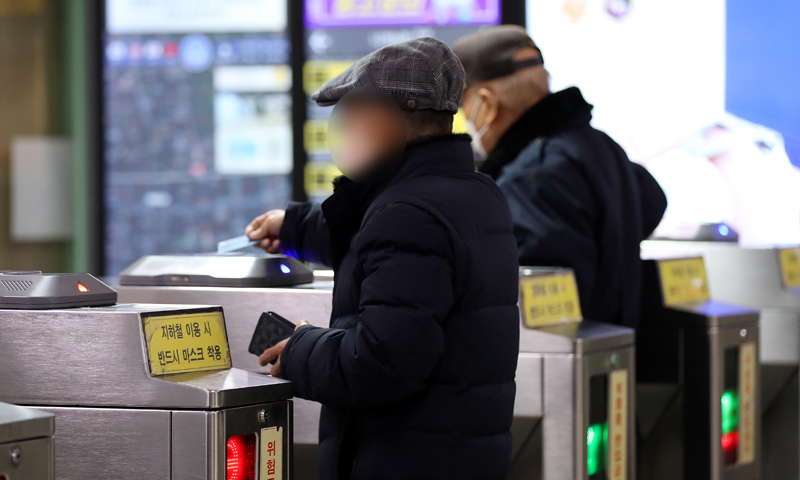 역세권 아니면 혜택 못 받는 지하철 무임승차… 버스로 확대되나