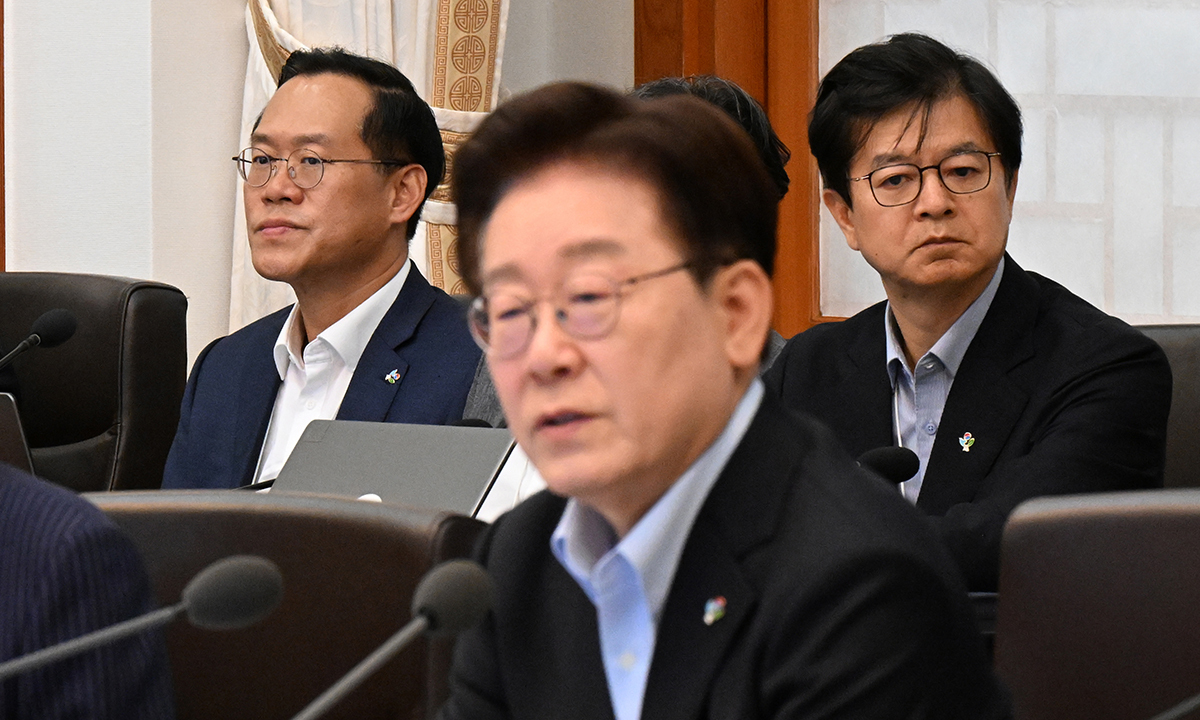 국무회의 참석한 한찬식·성기홍 수석
