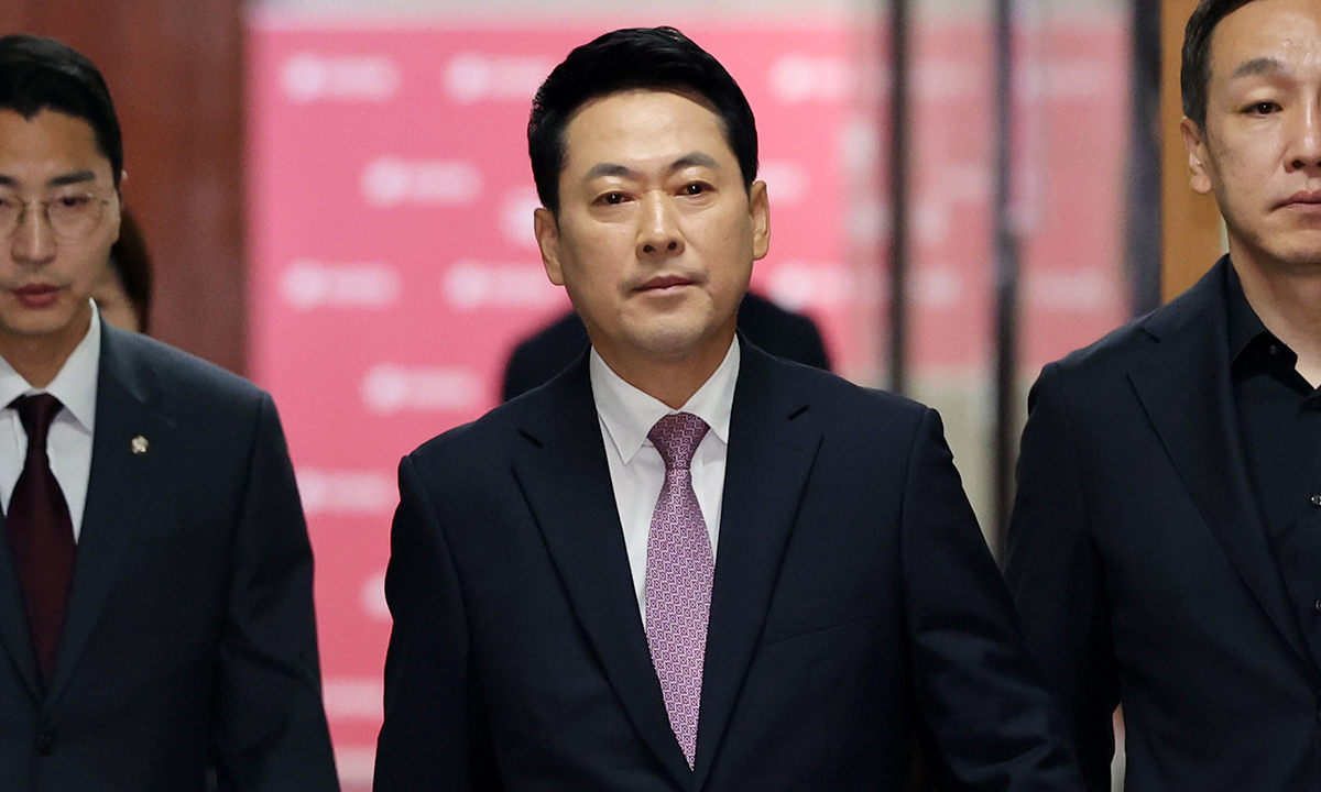 장동혁 국민의힘 대표가 지난 25일 서울 여의도 국회에서 열린 최고위원회의에 참석하고 있다. 뉴스1