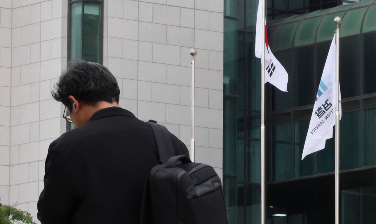 정부, 검찰 보완수사권 폐지 (서울=연합뉴스) 이진욱 기자 = 김민석 국무총리는 25일 "검찰 보완수사권 폐지를 정부의 기본 입장으로 최종 정리했다"고 밝혔다, 사진은 이날 서울 서초동 대검찰청 모습.