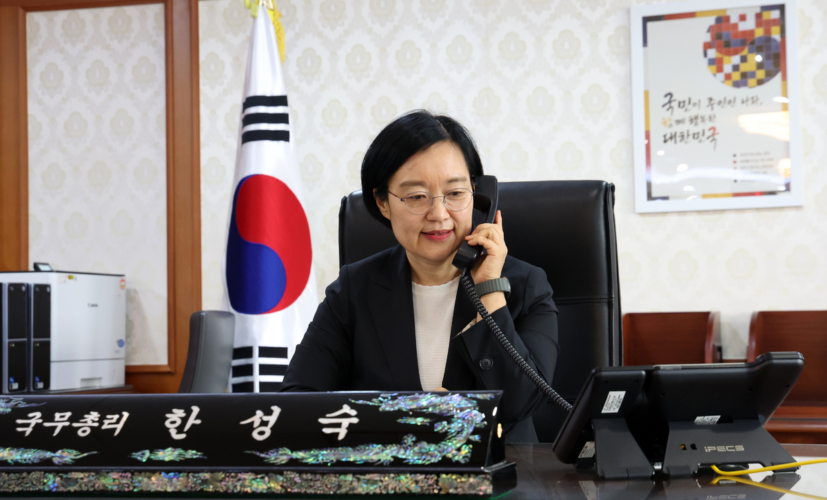 첫 출근 한성숙 총리 “대통령 큰 그림·메시지 빠르게 실행”