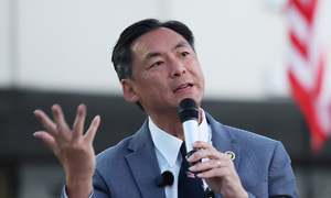 경찰, ‘李 명예훼손 혐의’ 모스탄 檢 송치 