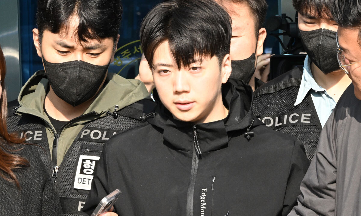 장윤기 원룸 훼손된 리얼돌, 경찰관 아버지가 치웠다