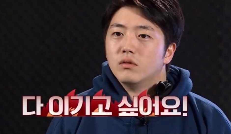 가수 지상이 배우 유동근·전인화 부부의 아들이라는 사실을 숨긴 채 오디션 프로그램에 출연했다. JTBC ‘슈퍼밴드’ 방송 화면 캡처