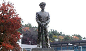 美 대통령이 직접 훈장 전수한 韓 해병 장교 [김태훈의 의미 또는 재미]