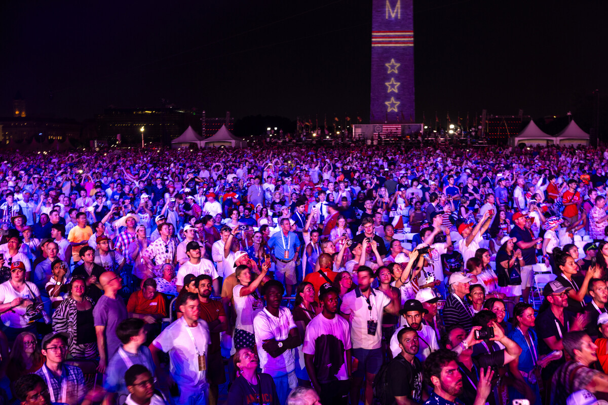 Crowds watch the fireworks go off during the Salute to America 250 celebration on the National Mall in Washington DC on Saturday, July 4, 2026. The 35 minute July 4th fireworks show will feature 850,000 fireworks and pyrotechnic effects. Photo by Jim Lo Scalzo/UPI/2026-07-05 13:44:49/ &amp;lt;저작권자 ⓒ 1980-2026 ㈜연합뉴스. 무단 전재 재배포 금지, AI 학습 및 활용 금지&amp;gt;