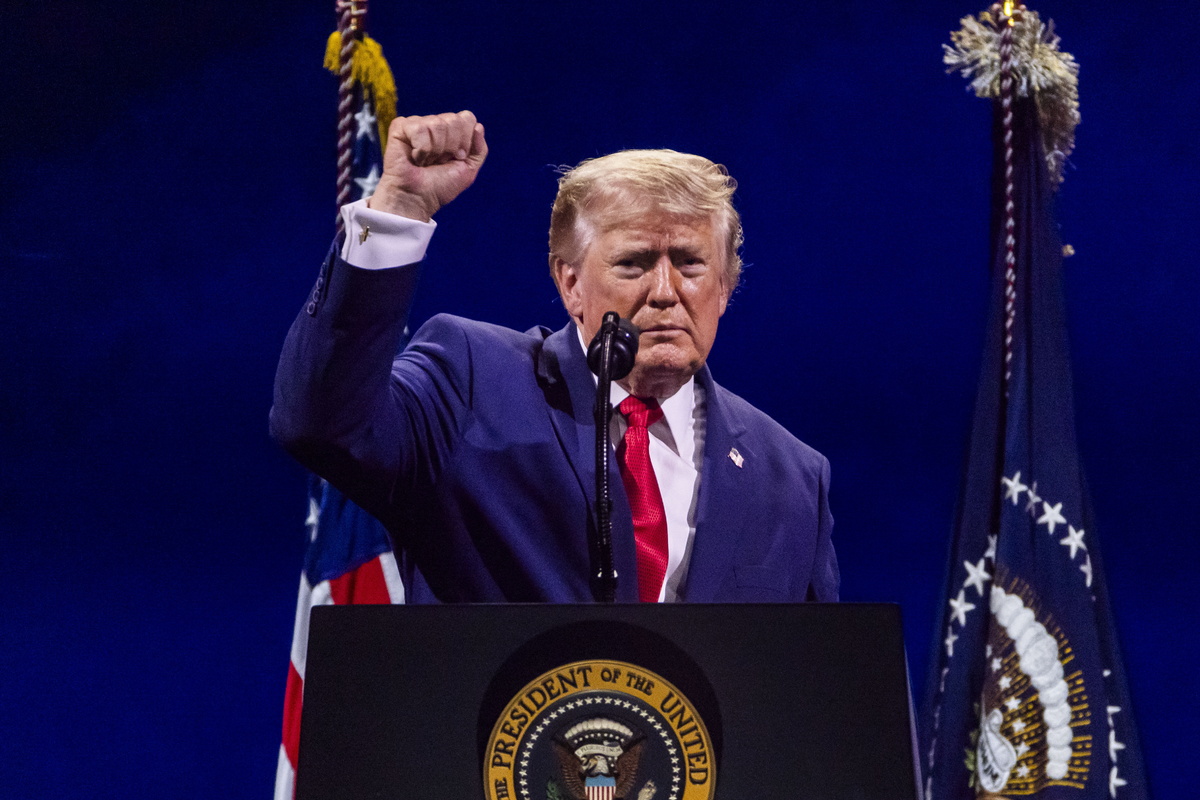 epaselect epa13088160 US President Donald Trump speaks during the Salute to America 250 celebration on the National Mall in Washington, DC, USA, 04 July 2026. The fireworks display that followed the president?s speech is reportedly the largest in history, with 850,000 shells launched over 40 minutes. EPA/JIM LO SCALZO / POOL/2026-07-05 15:03:12/ &amp;lt;저작권자 ⓒ 1980-2026 ㈜연합뉴스. 무단 전재 재배포 금지, AI 학습 및 활용 금지&amp;gt;