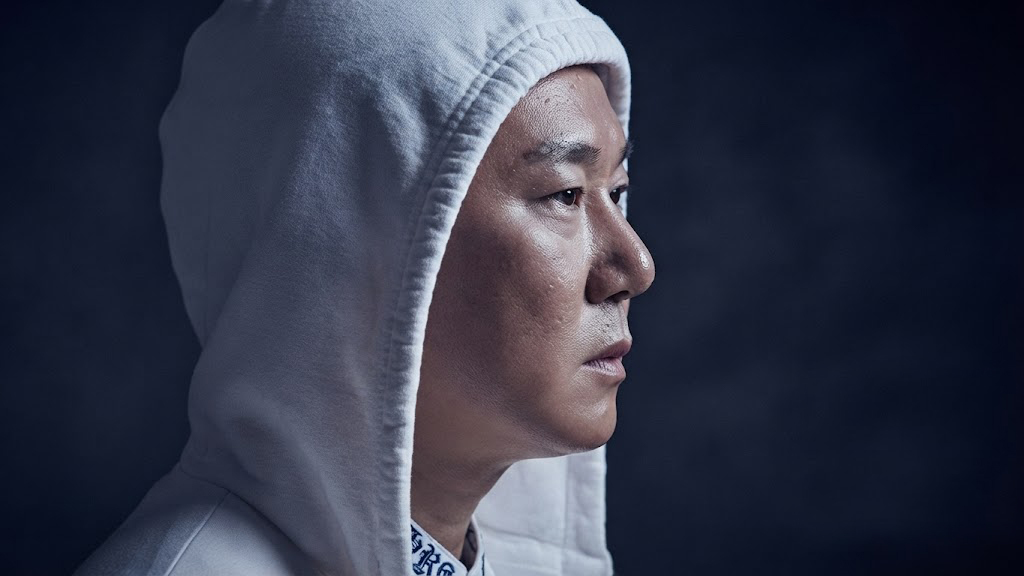 누구보다 먼저 촬영장에 도착해 프로그램을 살피던 시절, 그에게 현장은 빚을 갚기 위한 치열한 삶의 터전이었다.&nbsp;웨이브 ‘피의 게임X’ 화면 캡처