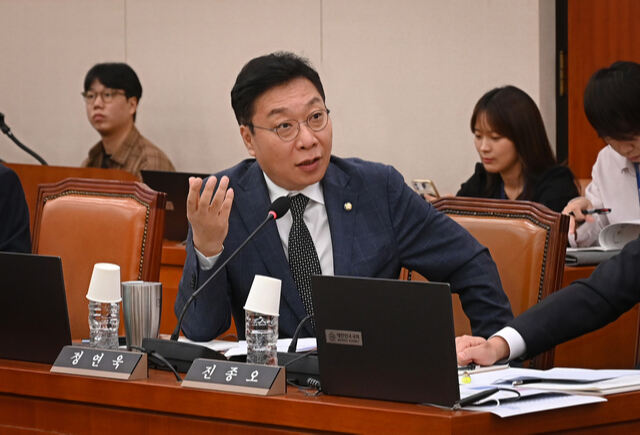 정연욱 “의장단 독식보다 협치”…수영구의회 원 구성 마무리