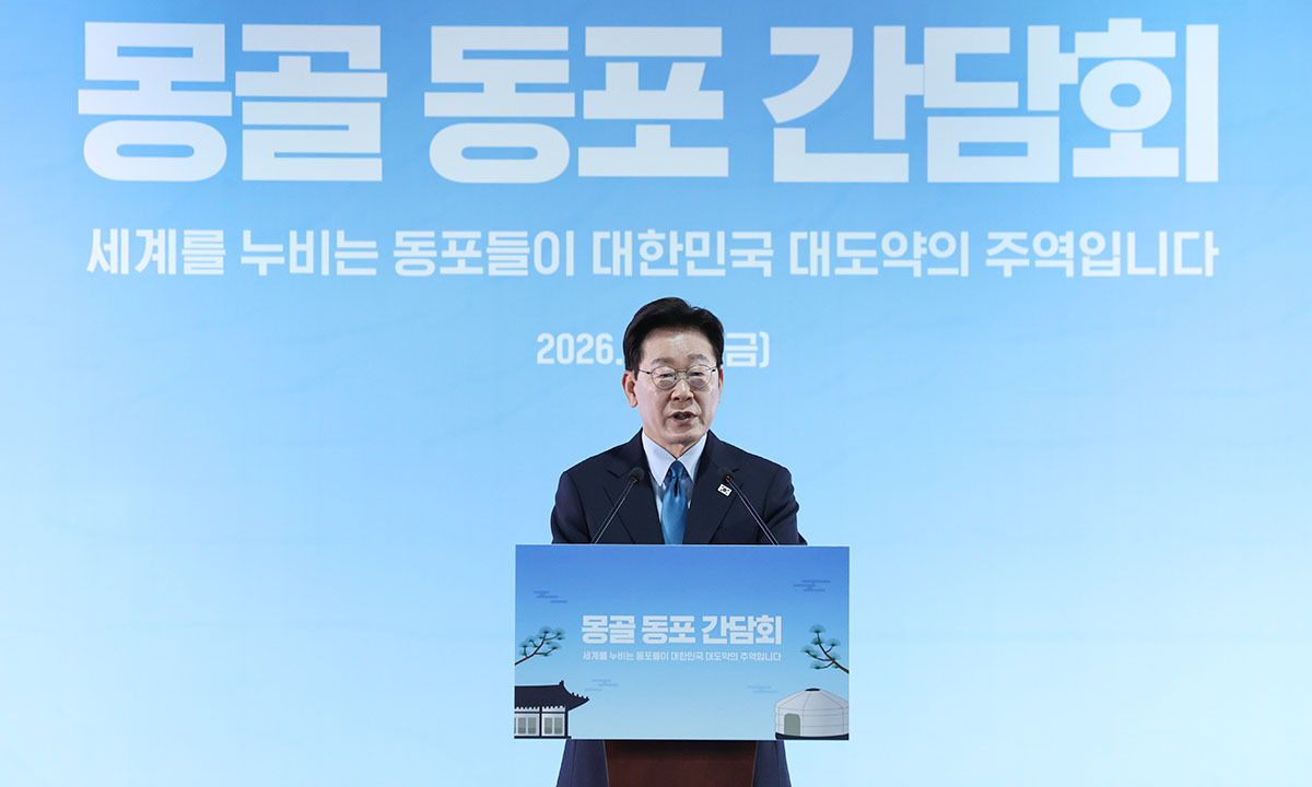 이재명 대통령이 10일(현지시간) 몽골 울란바타르 한 호텔에서 열린 동포간담회에서 인사말을 하고 있다. 연합뉴스