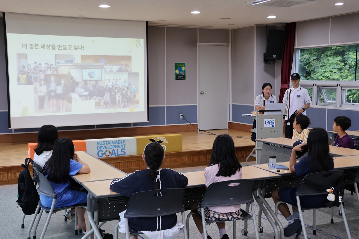 청심국제고 학생들, 가평서 ‘국경 없는 공부방’ 봉사…지역 초등생 학습 지도