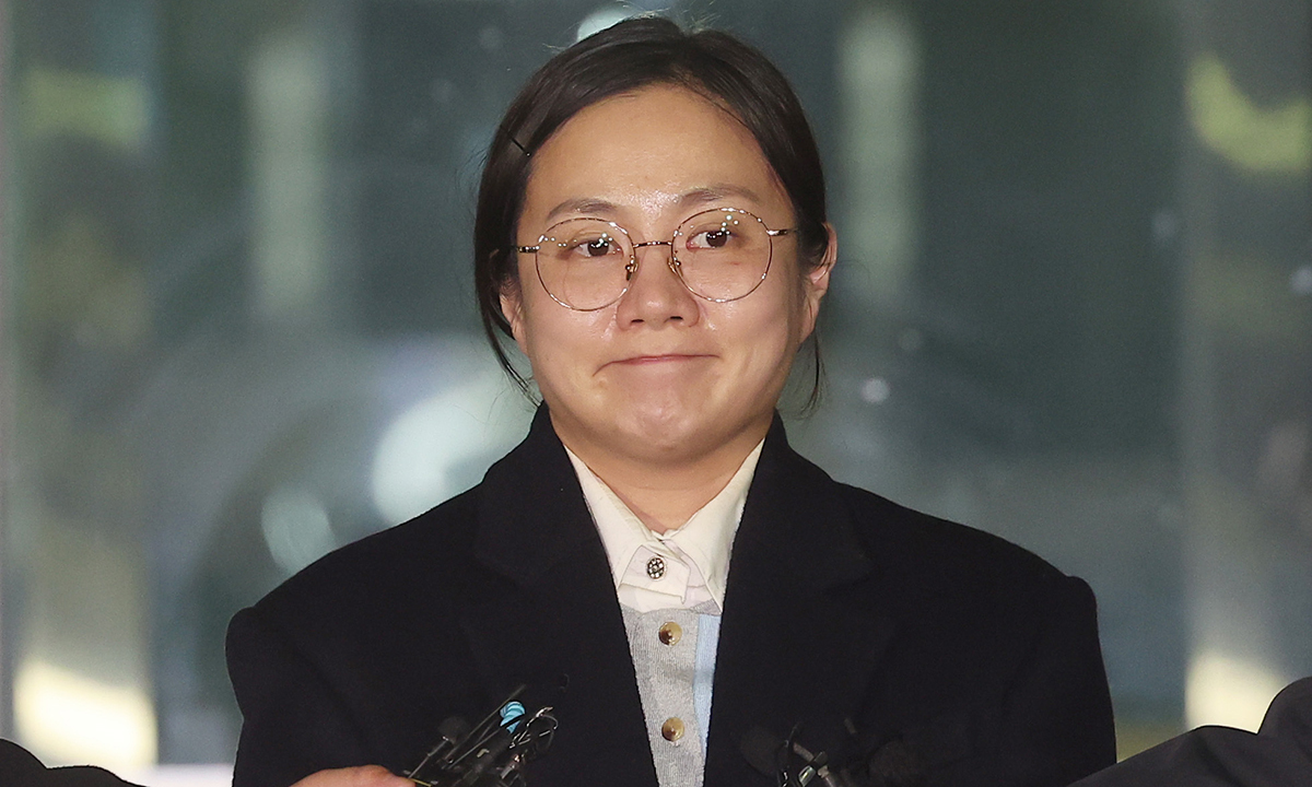 ‘매니저 갑질 의혹’ 박나래 검찰로 송치…고소 7개월 만