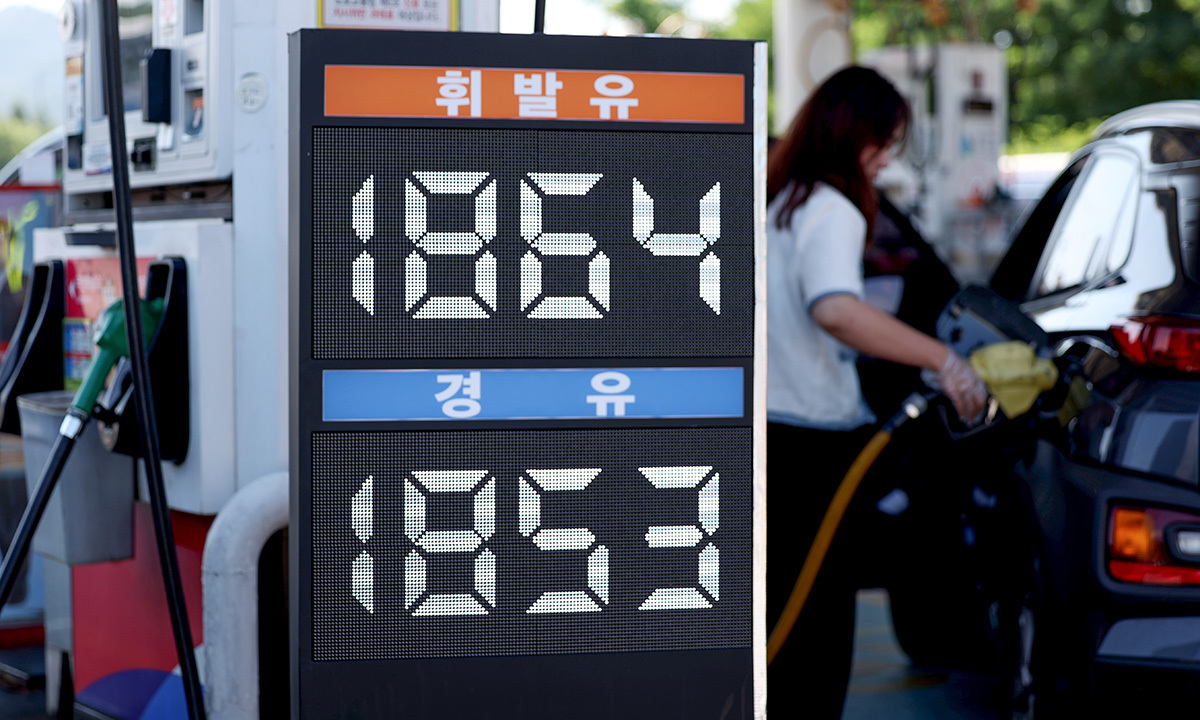 전국 휘발유 값 1700원대 목전에…"석유최고가 당분간 그대로"