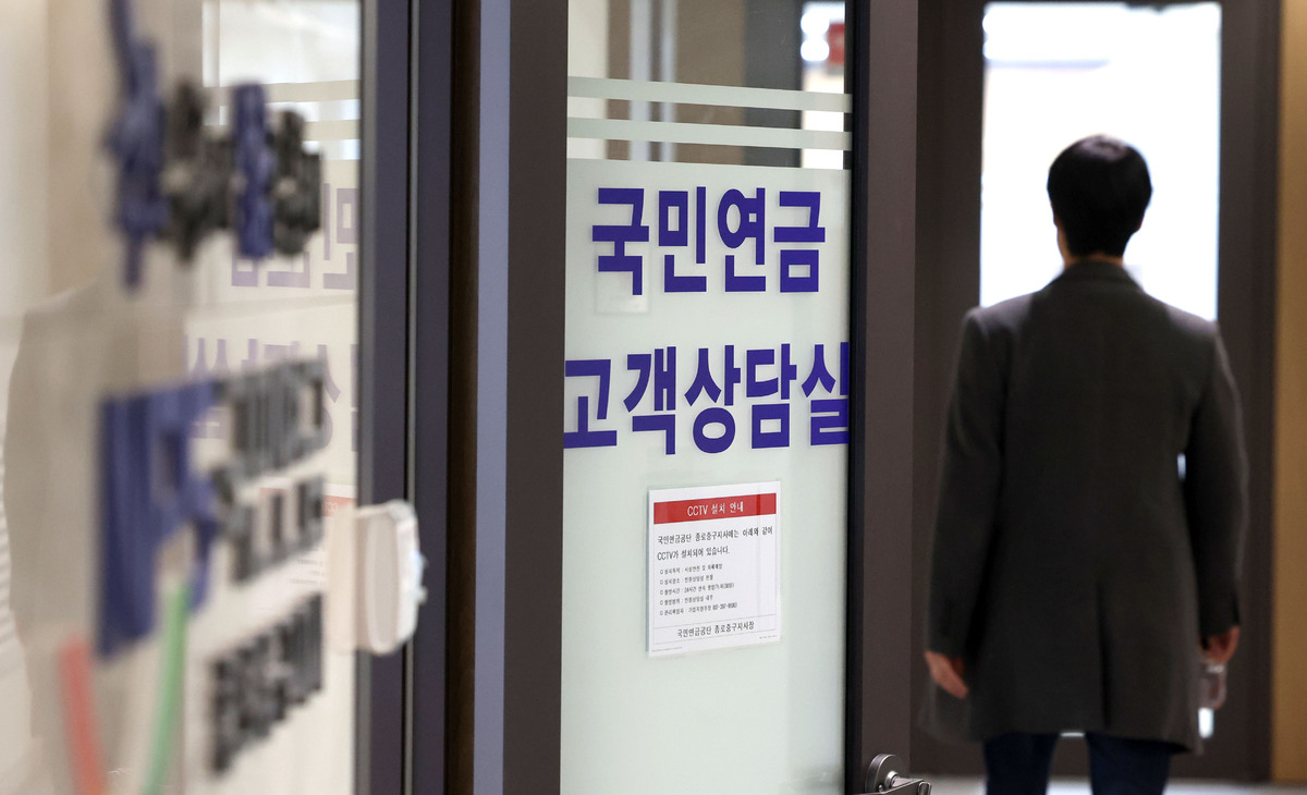 ‘월급이 줄었네?’ 놀라지 마세요…이달부터 국민연금 더 떼간다