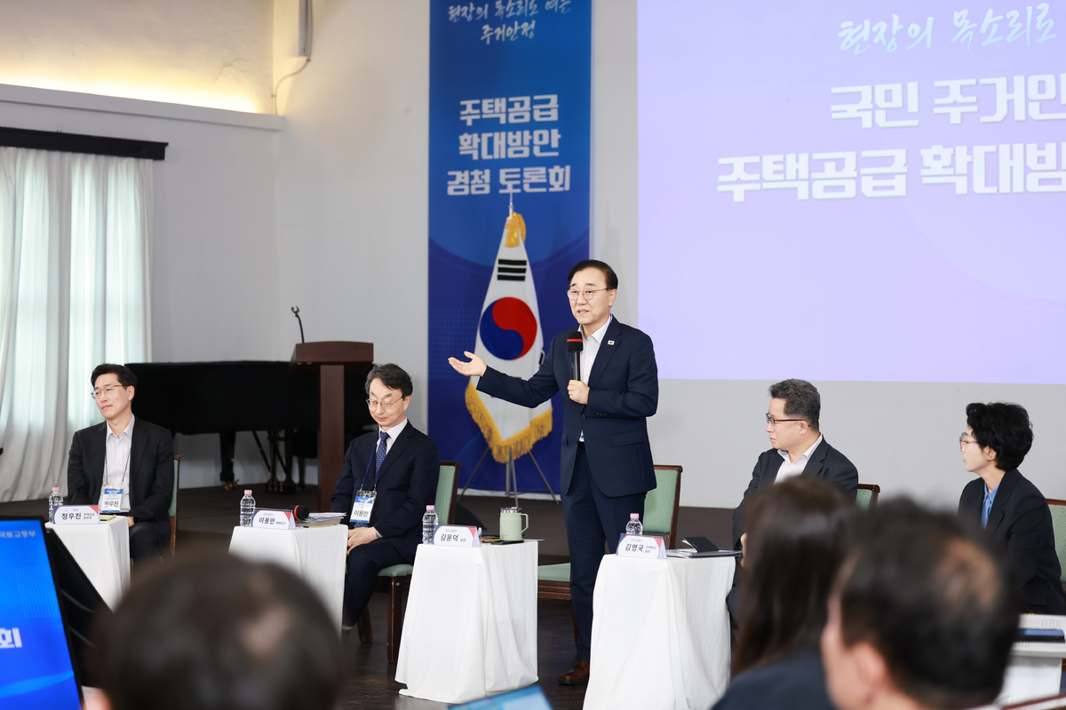 “주택 공급 로드맵 없이 해법만 묻는 건 부적절”