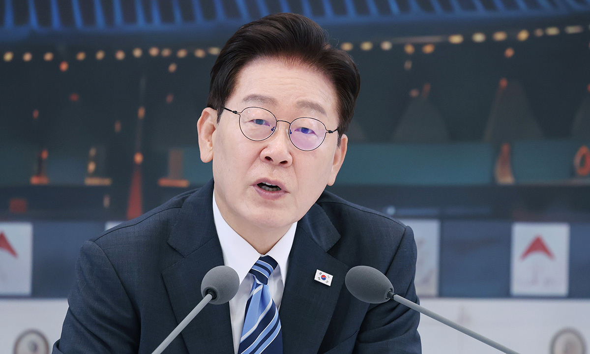 이재명 대통령이 15일 청와대 영빈관에서 열린 재정경제부, 국가데이터처, 금융위원회, 기획예산처 업무보고에서 발언하고 있다.