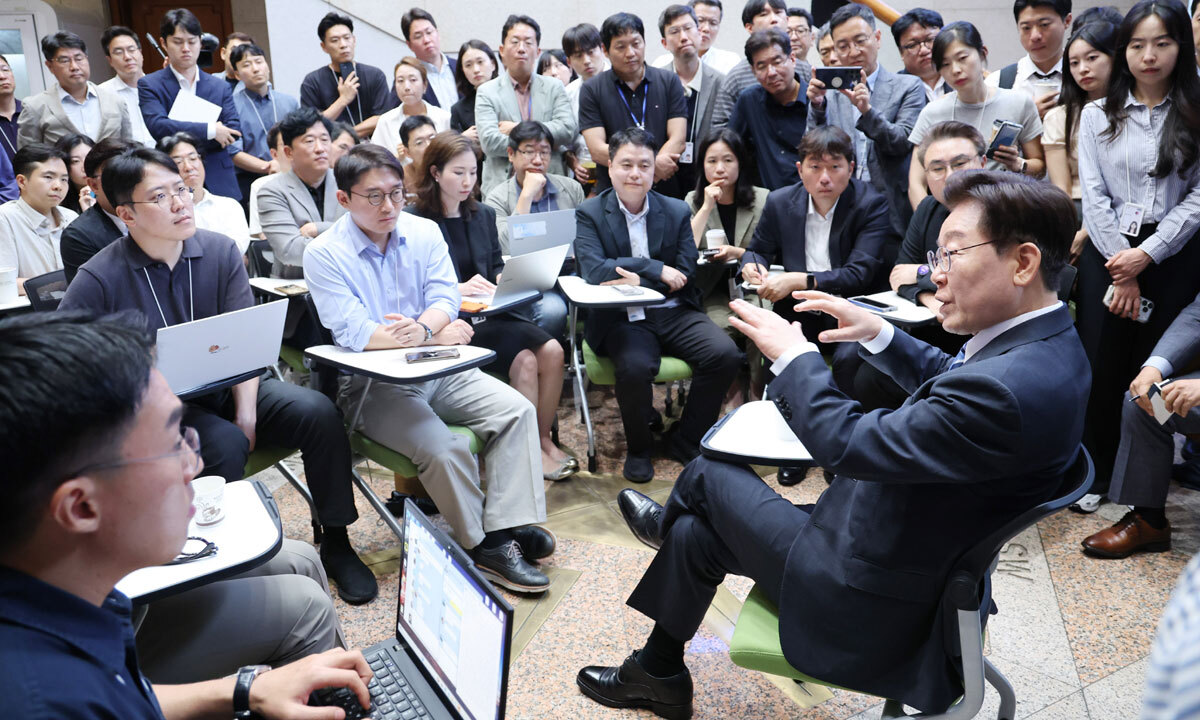 李대통령, 기자단과 간담회